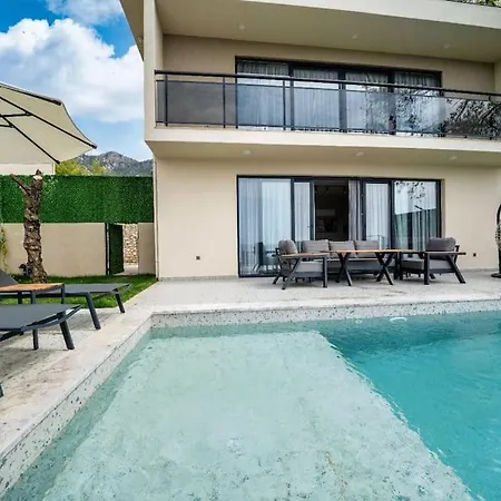 Villa Sleeps 4 With Seaview Awz 270