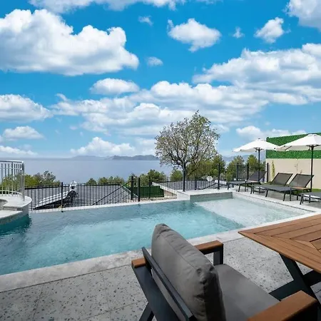 Sleeps 4 With Seaview Awz 270 Villa